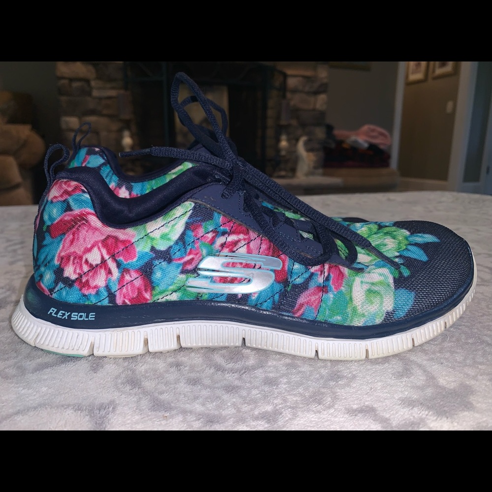 Tennis shoes Skechers